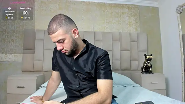 MaximusDick1  online show from October 13, 2025, 3:19 am