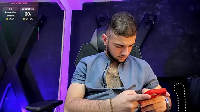 MaximusDick1  online show from September 10, 2025, 4:22 am