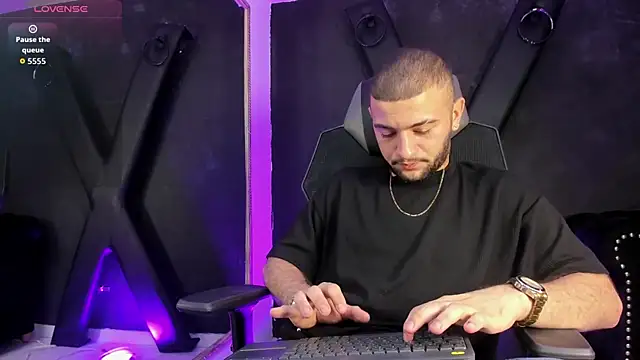 MaximusDick1  online show from October 2, 2025, 2:59 am