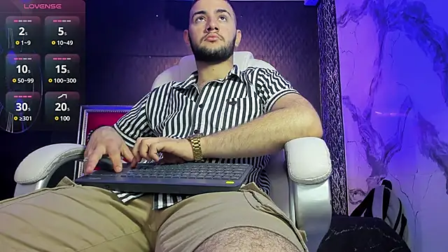 MaximusDick1  online show from December 3, 2024, 12:02 pm