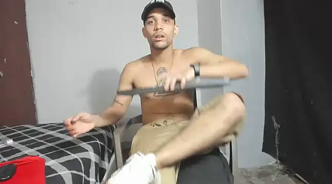 Snapshot of cali_and_lili chatting on December 14, 2024, 7:51 am cali and lili online show from December 14, 2024, 7:51 am