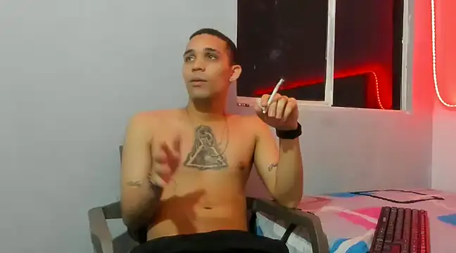 Snapshot of cali_and_lili chatting on December 5, 2024, 5:21 am cali and lili online show from December 5, 2024, 5:21 am