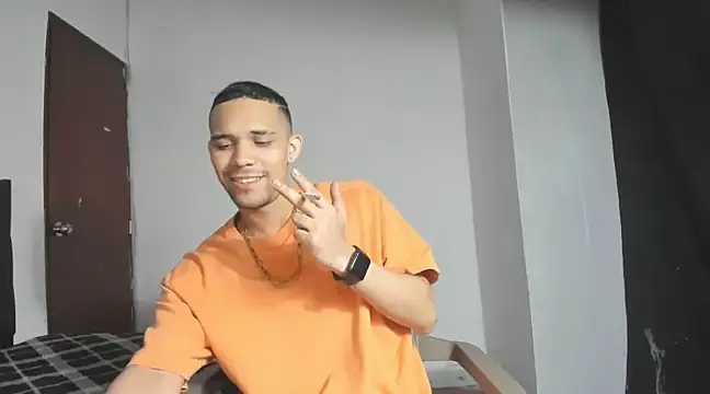 Snapshot of cali_and_lili chatting on December 12, 2024, 1:21 am cali and lili online show from December 12, 2024, 1:21 am