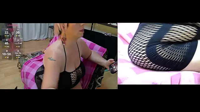 Luna1984 online show from November 19, 2025, 7:58 pm