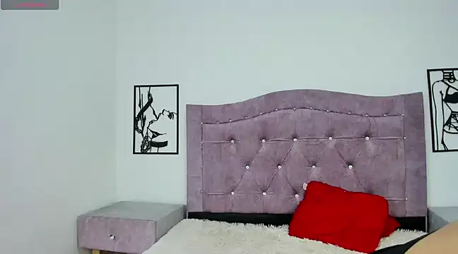 LunaSmitt online show from March 13, 2025, 1:32 am