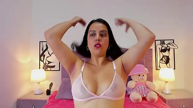 LunaSmitt online show from September 13, 2025, 3:23 pm