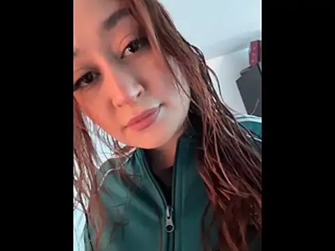 Snapshot of SalommeFlores chatting on November 11, 2025, 8:36 pm SalommeFlores online show from November 11, 2025, 8:36 pm