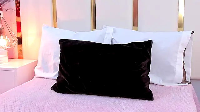 Snapshot of SalommeFlores chatting on November 30, 2025, 11:05 pm SalommeFlores online show from November 30, 2025, 11:05 pm