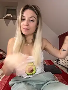 carlaaa online show from November 17, 2025, 10:36 pm