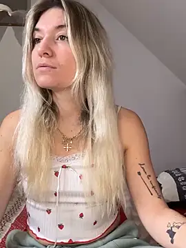 carlaaa online show from November 19, 2025, 9:59 pm