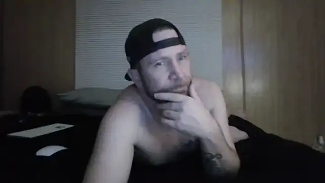 Snapshot of Edward_LongCock chatting on May 17, 2026, 5:18 am Edward LongCock online show from May 17, 2026, 5:18 am