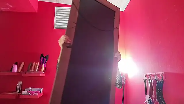 Ambar Roux  online show from March 5, 2026, 1:30 pm