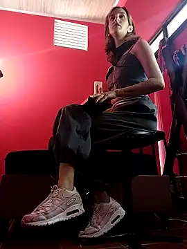 Ambar Roux  online show from December 16, 2025, 4:00 pm