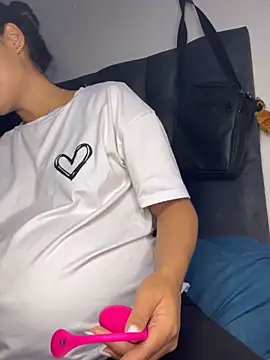 Snapshot of _Luana chatting on February 26, 2026, 1:05 am Luana online show from February 26, 2026, 1:05 am