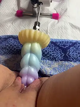 luisa1 online show from September 19, 2025, 6:45 pm