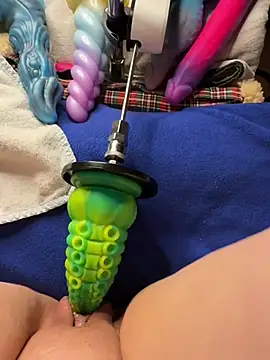 luisa1 online show from March 13, 2025, 8:00 pm