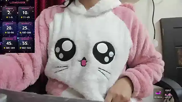 Snapshot of Reika_01 chatting on December 3, 2025, 7:46 pm Reika 01 online show from December 3, 2025, 7:46 pm