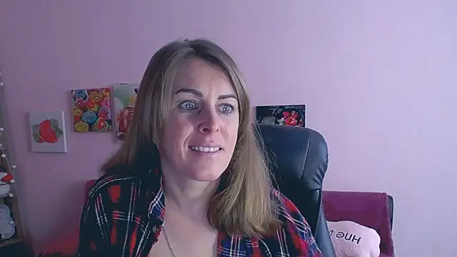 Snapshot of Hot_Milady chatting on March 4, 2025, 8:24 am Hot Milady online show from March 4, 2025, 8:24 am