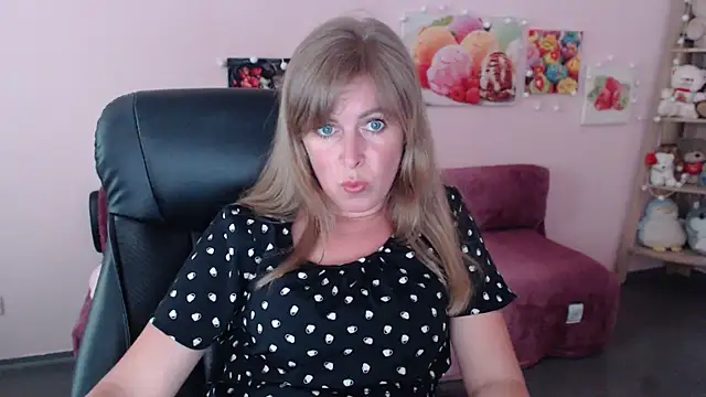 Snapshot of Hot_Milady chatting on June 8, 2026, 7:53 am Hot Milady online show from June 8, 2026, 7:53 am