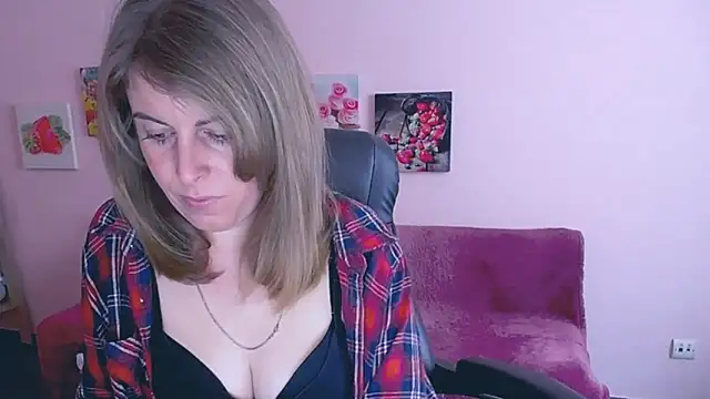 Snapshot of Hot_Milady chatting on March 18, 2025, 8:06 am Hot Milady online show from March 18, 2025, 8:06 am