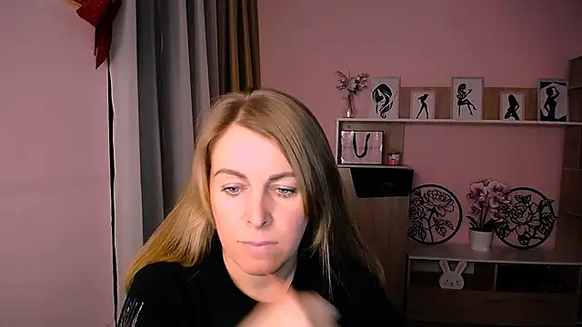 Snapshot of Hot_Milady chatting on January 17, 2025, 8:02 am Hot Milady online show from January 17, 2025, 8:02 am