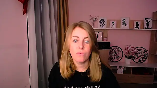 Snapshot of Hot_Milady chatting on January 15, 2025, 8:20 am Hot Milady online show from January 15, 2025, 8:20 am