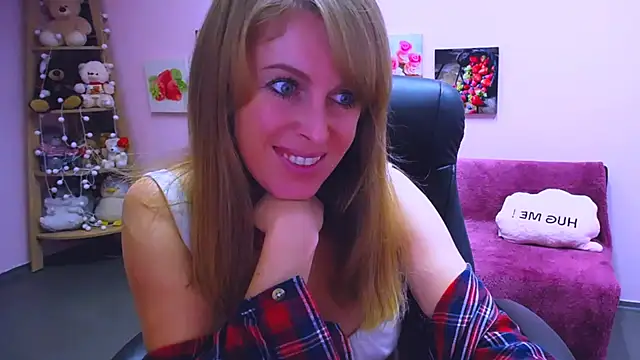 Snapshot of Hot_Milady chatting on November 28, 2025, 8:25 am Hot Milady online show from November 28, 2025, 8:25 am