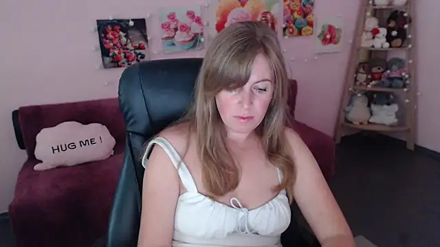 Hot Milady online show from July 28, 2026, 7:38 am