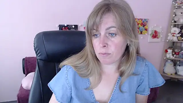 Snapshot of Hot_Milady chatting on June 5, 2026, 7:25 am Hot Milady online show from June 5, 2026, 7:25 am