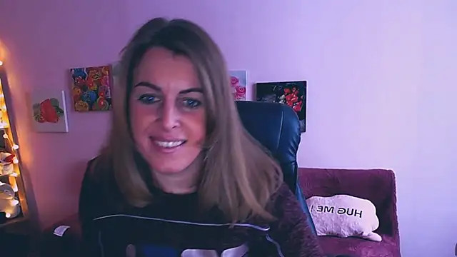 Snapshot of Hot_Milady chatting on February 11, 2025, 8:37 am Hot Milady online show from February 11, 2025, 8:37 am