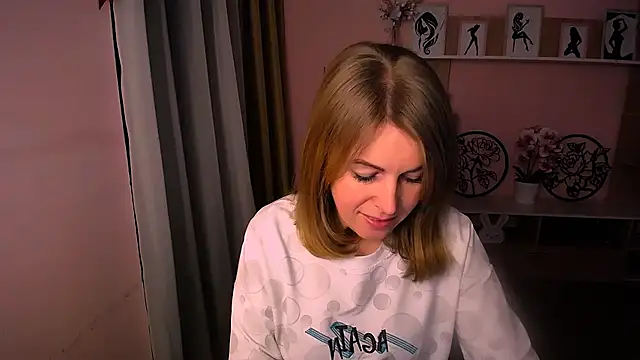 Snapshot of Hot_Milady chatting on January 21, 2025, 8:08 am Hot Milady online show from January 21, 2025, 8:08 am