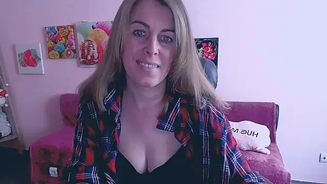 Snapshot of Hot_Milady chatting on March 3, 2025, 8:19 am Hot Milady online show from March 3, 2025, 8:19 am