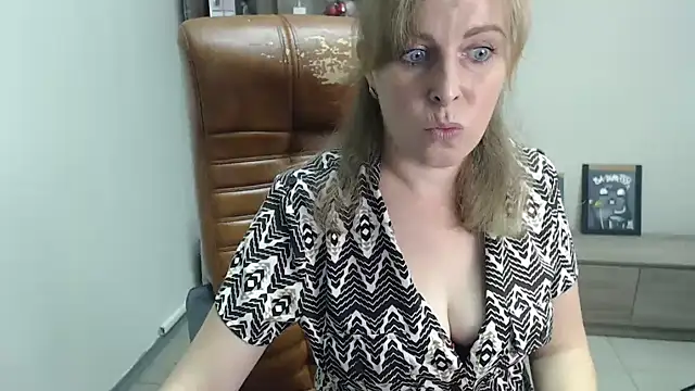 Snapshot of Hot_Milady chatting on September 9, 2025, 6:56 am Hot Milady online show from September 9, 2025, 6:56 am