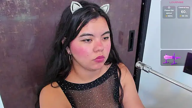 klhoe boobs online show from February 18, 2026, 3:59 am