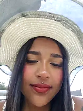 Snapshot of Mariangel_11 chatting on October 17, 2025, 2:19 pm Mariangel 11 online show from October 17, 2025, 2:19 pm