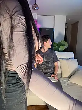 tiana nave online show from April 4, 2026, 3:02 am