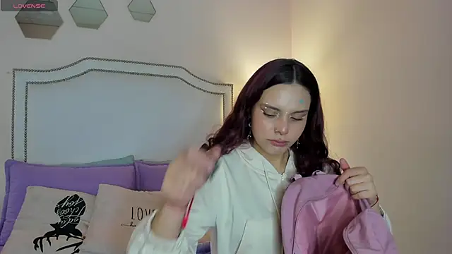 KIMAPRIL online show from October 7, 2025, 7:48 pm