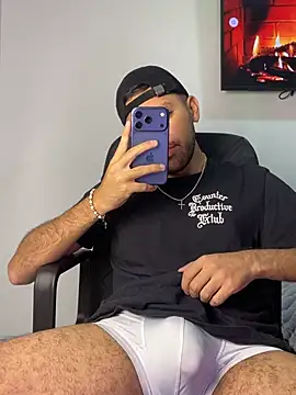 JuanZapata33 online show from March 11, 2026, 9:20 pm