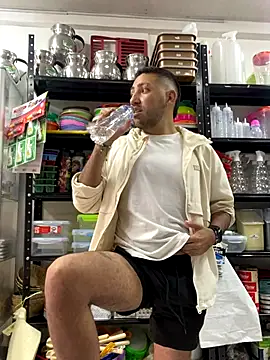 JuanZapata33 online show from October 16, 2025, 9:56 pm