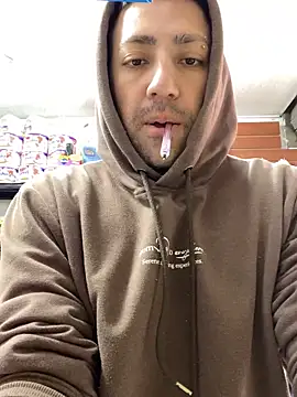 JuanZapata33 online show from September 9, 2025, 3:54 pm