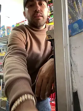 JuanZapata33 online show from April 6, 2026, 9:49 pm