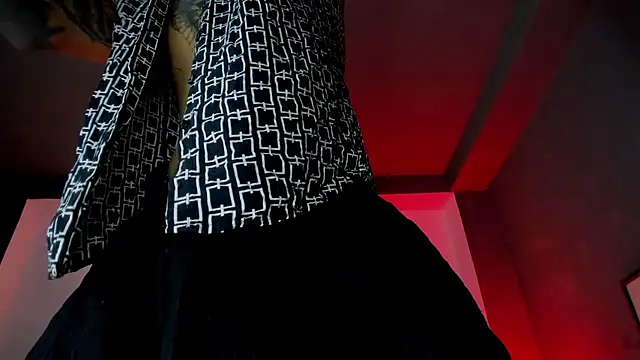 Travistanner 28 online show from December 14, 2025, 4:34 pm