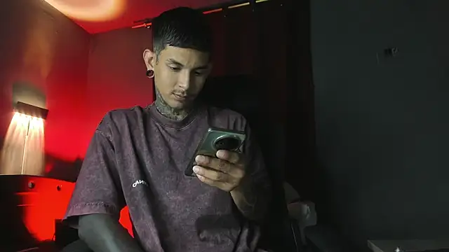 Travistanner 28 online show from April 4, 2026, 3:46 am