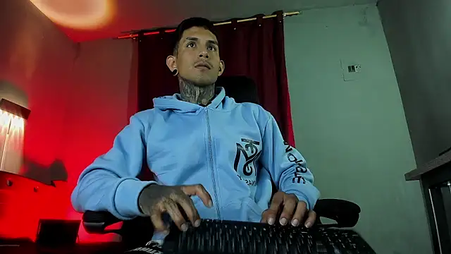 Travistanner 28 online show from March 30, 2026, 4:03 am