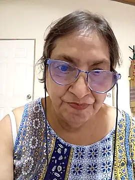 florecita69 online show from October 27, 2025, 2:18 pm