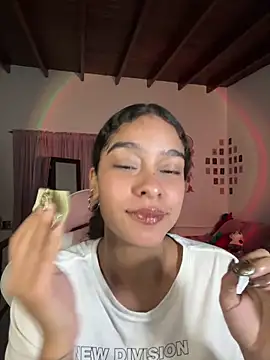 Snapshot of Arteatenea__ chatting on May 28, 2026, 5:04 am Arteatenea online show from May 28, 2026, 5:04 am