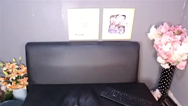 Snapshot of Littleindianmilf chatting on March 5, 2025, 8:54 am Littleindianmilf online show from March 5, 2025, 8:54 am