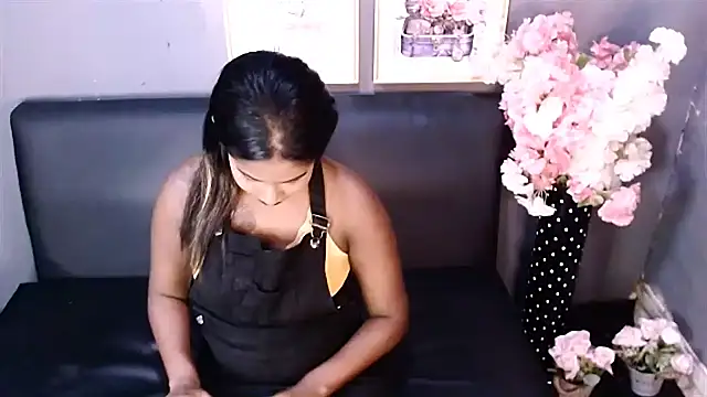 Snapshot of Littleindianmilf chatting on February 25, 2025, 7:52 am Littleindianmilf online show from February 25, 2025, 7:52 am