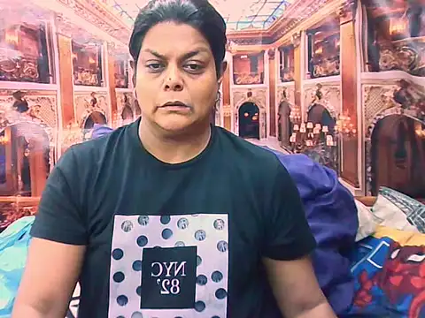 indianCherryPie online show from December 17, 2025, 5:34 am