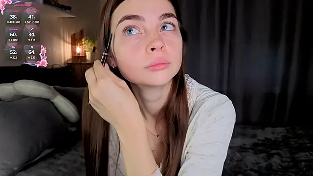 MaryJacksoon online show from October 20, 2025, 7:42 am